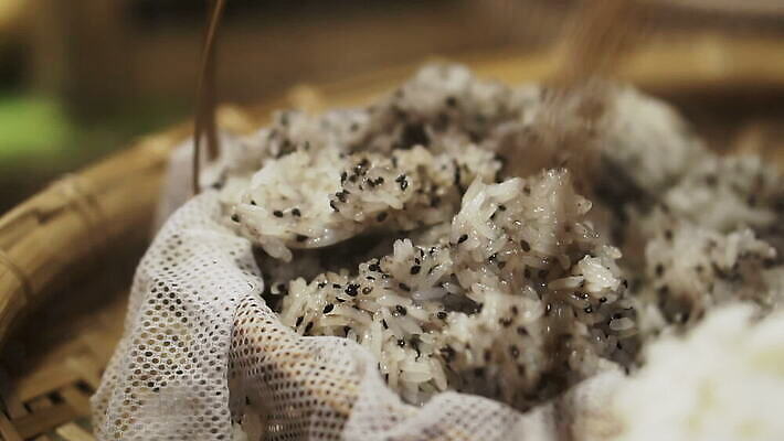 전통 디자인 아시아 음식 백그라운드 태국 밥 건강 요리 동양인 사람없음 목재 갈색 바구니 보라색 검은색 흰색 신선 뜨거움 연기 수증기 낟알 컨테이너 밀 대나무 유기농 질감 깨 지역 비타민 느림 짜임 내추럴 등나무 어려움 MOV 해외동영상 슬로모션 클립영상 나무 웰빙 나라 산업 컬러 식재료 재료 곡류 촬영기법 인종 조미료 동영상 영양소 파일형식