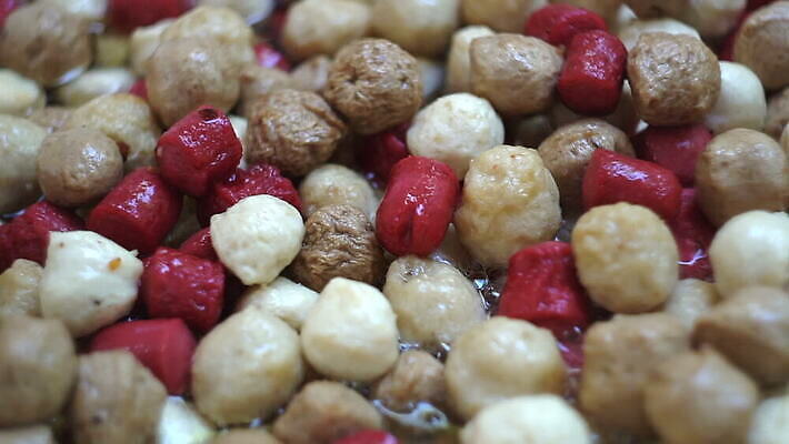 문화 음식 컬러 모션 육류 돼지고기 요리 사람없음 컬러풀 튀김 지성 뜨거움 맛 기름 미트볼 밀가루 레시피 느림 끓이기 다진 삶기 음식준비 인기 MOV 해외동영상 슬로모션 클립영상 컨셉 식재료 촬영기법 가루 준비 동영상 파일형식