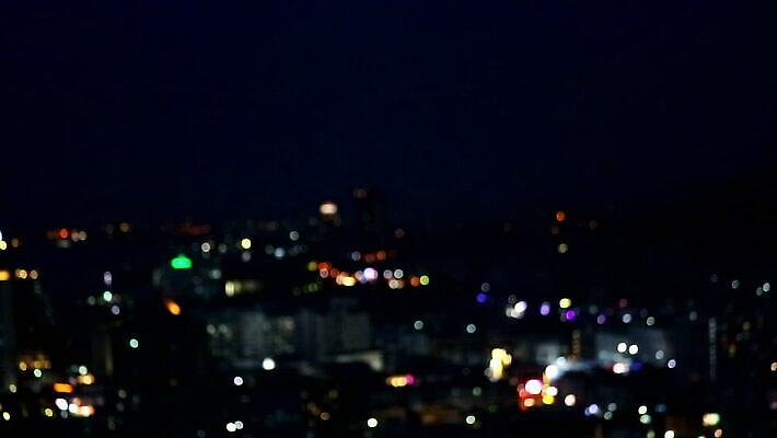 나무 도로 선 컬러 백그라운드 교통시설 모션 자동차 낚시 추상 거리 광고판 안테나 사람없음 장식 빨간색 빛 우주 마을 검은색 어둠 운전 오토바이 등불 도시 바퀴 고속도로 도심 야간 소프트포커스 주차 속도 복고 보케 분열 타운 자동 스타일 MP4 해외동영상 클립영상 자연요소 식물 길 육상교통 교통 무늬 통신 레저 조명 알림판 촬영기법 바이크 시설 판 동영상 파일형식