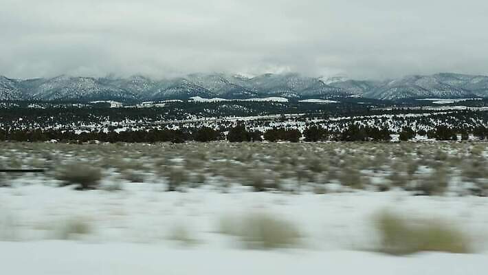 도로 여행 겨울 창문 자동차 자연 산 항해 사람없음 옆모습 빨간색 계곡 미국 운전 자유 황무지 분위기 땅 인도인 탈출 지역 애리조나 루트 방법 시온산 자동 수평선 4K MP4 해외동영상 클립영상 외국인 계절 길 육상교통 뷰포인트 컬러 컨셉 북아메리카 배_교통 교통시설 모션 동양인 생태계 동영상 파일형식