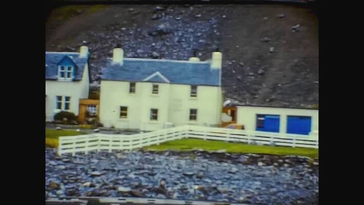 외관 유럽 바다 여행 영국 잉글랜드 산 사람없음 야외 건물 물 걷기 일몰 절벽 수확 골동품 거친 역사 클래식 필름 영화 향수 문서 복고 영사기 동영상 산악지대 구식 보관소 아마추어 옛날 컴브리아주 스코틀랜드 4K MOV 해외동영상 클립영상 자연요소 건축물 나라 컨셉 농업 모션 문화예술 노을 화장품 저장 파일형식