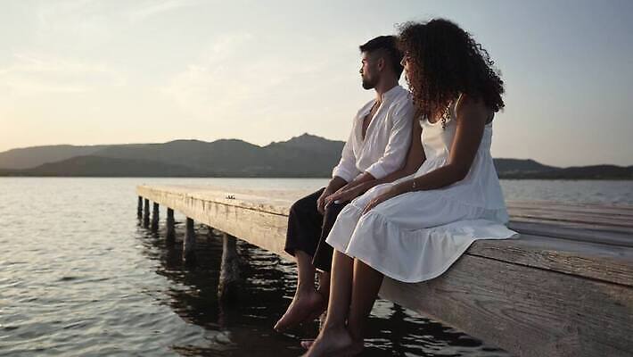 백인 라이프스타일 커플 여자 남자 행복 결혼 2 데이트 가족 관계 포옹 남편 함께함 발렌타인데이 사람 20대 두명 태양 일몰 새벽 기쁨 낭만 신혼여행 아내 결합 방파제 열정 히스패닉 혼혈 4K MOV 해외동영상 클립영상 자연요소 서양인 공공시설 감정 컨셉 안기 데이이벤트 이벤트 청년 생활 노을 다문화 동영상 파일형식