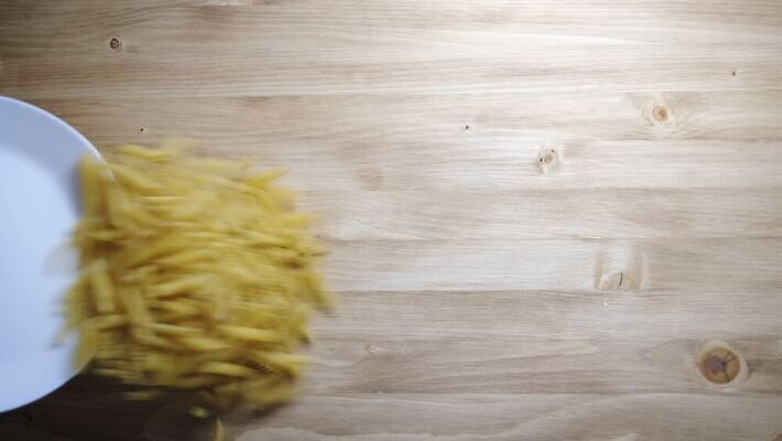 모양 전통 문화 음식 백그라운드 다이어트 재료 넥타이 건조 파스타 건강 스파게티 종류 요리 사람없음 초록색 노란색 식사 저녁식사 이탈리아 흰색 그룹 밀 수집 지중해 먹기 국수 질감 날것 모음 타입 점심식사 고립 마카로니 생식 섞기 채식주의자 탄수화물 파르팔레 페투치네 펜네 탈리아텔레 푸질리 4K MOV 해외동영상 클립영상 잡화 유럽 바다 컬러 식재료 모션 곡류 서양음식 면류 채식 동영상 파스타면 파일형식