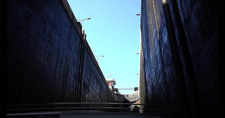 산업 벽 여행 사람없음 야외 물 강 힘 도시 보트 큼 댐 포르투갈 잠금 대문 상승 수로 운하 세대 깊이 도루강 수력발전 콘크리트 4K MOV 해외동영상 클립영상 자연요소 공공시설 유럽 컨셉 배_교통 문 발전 크기 보안 동영상 수력에너지 파일형식