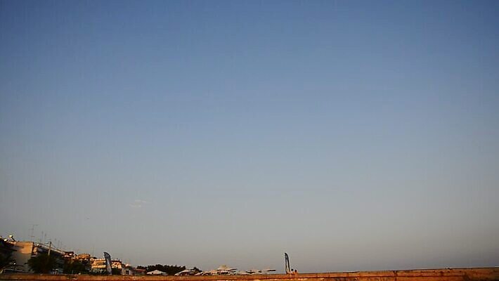 모래 파도 바다 여행 생각 맨발 자연 하늘 바람 휴가 휴식 한명 사람없음 야외 물 파란색 뷰티 걷기 자유 만 고독 석호 카리브해 열대기후 스플래쉬 MOV 해외동영상 클립영상 자연요소 1 감정 컬러 컨셉 모션 발 날씨 사람 생태계 동영상 파일형식