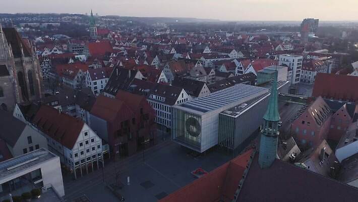 유럽 여행 겨울 하늘 독일 안테나 파노라마 사람없음 파란색 도시풍경 성당 교회 일출 맑음 도시 정상 스카이라인 남쪽 다뉴브강 대패 드론 조감도 바이에른 4K MOV 해외동영상 클립영상 계절 나라 컬러 통신 종교건축 날씨 촬영기법 풍경 노을 방향 동영상 파일형식
