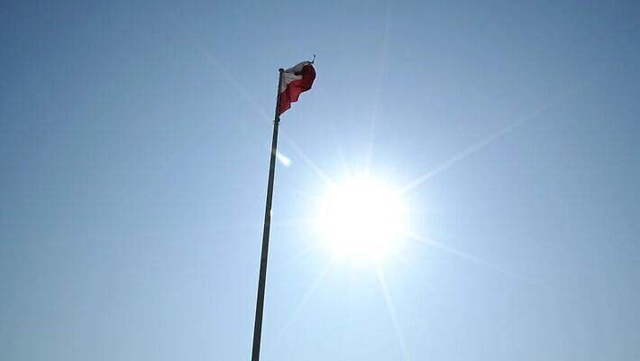 배너 유럽 문화 물결 파도 여행 백그라운드 컨셉 돈 비즈니스 통신 관계 날리기 바람 협력 사람없음 가로 경제 파란색 평화 경쟁 우정 깃발 역사 땅 심볼 사인 광택 문제 폴란드 애국심 휘장 외교 전국 정부 정치 통일 번역 존경 4K MOV 해외동영상 클립영상 자연요소 나라 바다 컬러 모션 날씨 친구 재산 동영상 파일형식