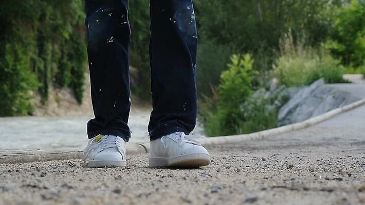 라이프스타일 공원 남자 신발 발 거리 서기 사람 야외 흰색 춤 닫기 랩 양발 스타일 MOV 해외동영상 클립영상 공공시설 컬러 모션 문화예술 생활 신체부위 동영상 파일형식