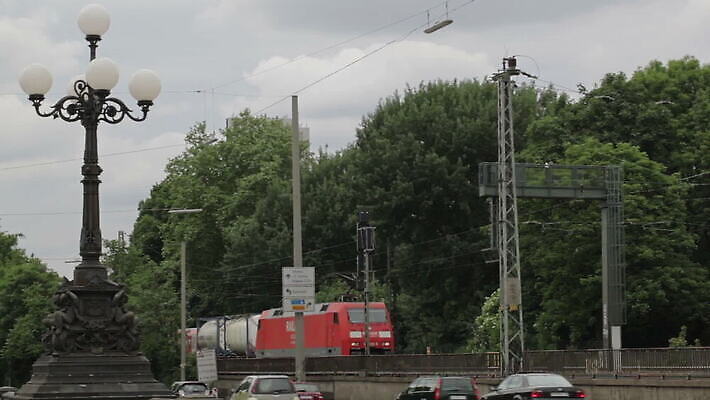 자동차 독일 사람없음 빨간색 기찻길 기차 화물 컨테이너 느림 함부르크 MOV 해외동영상 클립영상 유럽 산업 육상교통 컬러 대중교통 운송업 동영상 파일형식