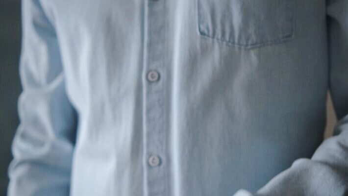 백인 라이프스타일 손 드레스 옷 남자 신랑 결혼 셔츠 비즈니스 손가락 성공 결혼식 넥타이 관리 사람 정장 이벤트 성인 사무실 유행 흰색 축하 비즈니스맨 고급 우아함 준비 경영자 옷입기 팔 소매 정중 스타일 4K MOV 해외동영상 클립영상 서양인 잡화 컬러 컨셉 상의 모션 생활 신체부위 직장인 리더 동영상 파일형식