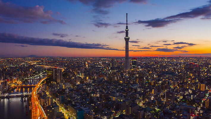 나무 아시아 여행 비즈니스 건축양식 자동차 하늘 아침 안테나 풍경 사람없음 건물 빛 강 도시풍경 사무실 일출 탑 일본 고층빌딩 일몰 새벽 도시 도심 도쿄 야간 저녁 장면 스카이라인 항공촬영 드론 랜드마크 방법 조감도 4K 타임랩스 MOV 해외동영상 클립영상 주간 자연요소 식물 건축물 건축 나라 육상교통 뷰포인트 통신 촬영기법 빌딩 노을 동영상 파일형식