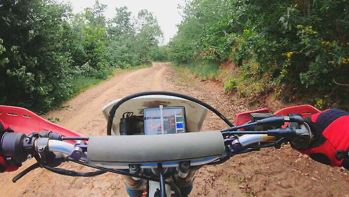 도로 모래 스포츠 포즈 사람없음 야외 달리기 자전거 점프 힘 경쟁 장비 운전 자유 오토바이 바퀴 승차 위험 묘기 파일럿 리더 먼지 진흙 재판 라이더 무임승차 비포장도로 집회 챔피언 1인칭시점 4K MOV 해외동영상 클립영상 직업 시선 길 컨셉 교통시설 모션 바이크 법 동영상 파일형식