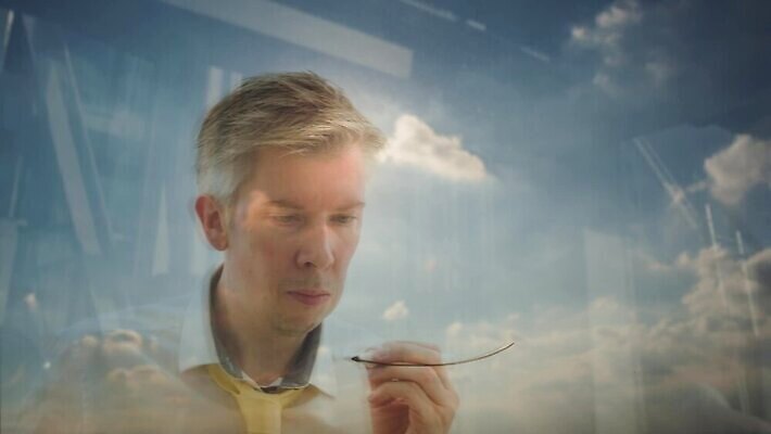 백인 손 지구 여행 백그라운드 컨셉 세계지도 지도 비즈니스 성공 미래 아이디어 창조 한명 그래픽 세계 글로벌 지구본 환경 행성 성장 업무 비즈니스맨 네트워크 투명 가르침 그리기 연결 스케치 심볼 출장 대륙 그림 긍정 비전 커뮤니티 다국적 지리 MP4 해외동영상 클립영상 서양인 1 교육 남자 모션 미술 사람 신체부위 우주 작업 직장인 동영상 파일형식