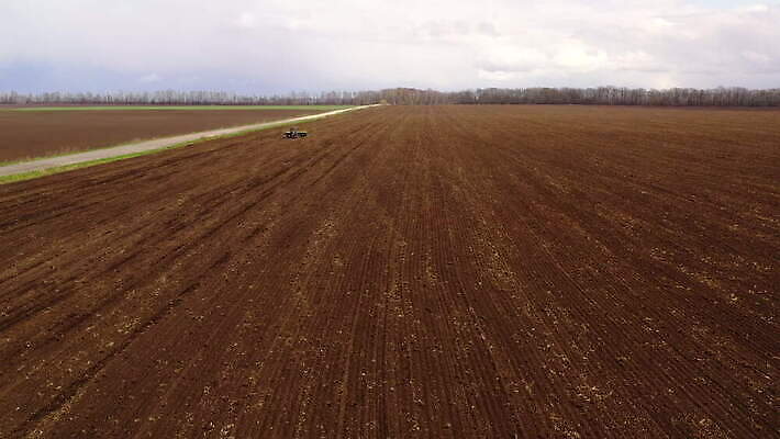 식물 산업 백그라운드 밭 농업 자연 하늘 안테나 사람없음 농경지 기계 흙 봄 장비 수확 성장 시골 업무 땅 트랙터 엔진 개발 밭일 조감도 파종 4K MOV 해외동영상 클립영상 계절 통신 농장 농사 작업 농기계 생태계 특수차량 동영상 파일형식