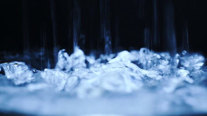 계절 백그라운드 패턴 창문 모션 자연 표면 지붕 날씨 주택 사람없음 빨간색 물 빛 검은색 폭포 습기 젖음 흐름 물방울 떨어짐 인도인 빗방울 순수 속도 질감 슛 폭풍 무거움 빗물 느림 내추럴 골절 처음 케랄라주 MOV 해외동영상 클립영상 자연요소 외국인 컬러 컨셉 무늬 의학 동양인 건물 비_날씨 무게 인도_나라 생태계 동영상 파일형식