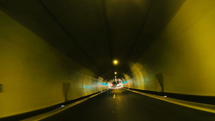 도로 길 선 여행 백그라운드 이동 오렌지 건축양식 교통시설 모션 자동차 미래 거리 사람없음 빛 노란색 검은색 어둠 운전 도시 고속도로 터널 야간 속도 지하 방법 콘크리트 비어있는 4K MOV 해외동영상 클립영상 자연요소 건축 육상교통 컬러 교통 컨셉 과일 시설 동영상 파일형식