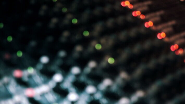 손 산업 음악 버튼 실내 사람없음 디지털 소리 콘서트 음악가 장비 무대 흰색 악단 판넬 엔지니어 믹서 책상 라디오 오디오 방송 위로 섞기 제어 채널 프로듀서 생존 MOV 해외동영상 클립영상 직업 컬러 가구 문화예술 내부 신체부위 전자제품 공연 기술자 동영상 파일형식