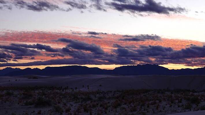 식물 공원 모래 파도 조각 여행 패턴 곡선 자연 하늘 새로움 산 건조 풍경 사람없음 파란색 모래사장 일출 미국 일몰 사막 흰색 황무지 모래언덕 언덕 질감 가뭄 기념물 천연기념물 내추럴 뉴멕시코 잔물결 전국 지질학 4K MP4 해외동영상 클립영상 공공시설 교육 물결 선 바다 컬러 컨셉 북아메리카 무늬 날씨 노을 생태계 동영상 파일형식