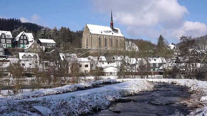 구름 유럽 호수 여행 겨울 자연 하늘 독일 파노라마 풍경 사람없음 야외 건물 물 관광지 도시풍경 교회 마을 환경 추위 시골 도심 언덕 생태계 내추럴 랜드마크 명승지 4K MP4 해외동영상 클립영상 자연요소 건축물 계절 나라 종교건축 촬영기법 도시 동영상 파일형식