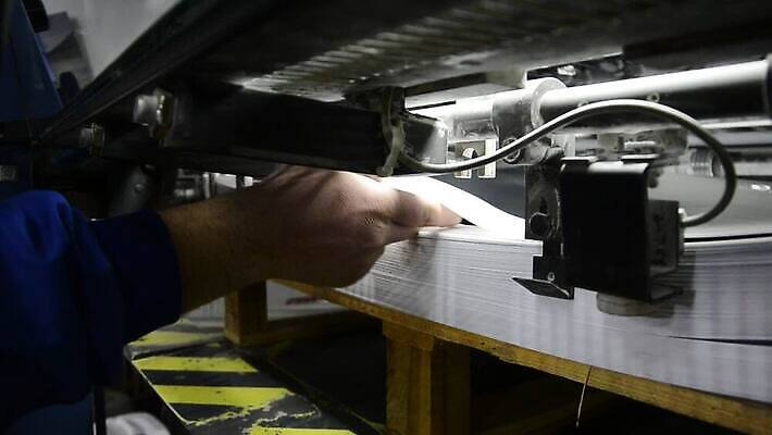 산업 비즈니스 공장 모션 노동자 잉크 흑백 사람없음 기계 장비 작업 작업실 신문 제조 잡지 인쇄 애니메이션 동영상 블러효과 정보매체 출판 타임랩스 인트로 MOV 해외동영상 클립영상 직업 공업 촬영기법 간행물 뉴스 블러 파일형식 효과