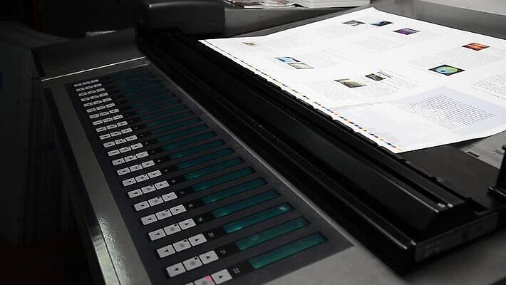 식물 접시 산업 종이 컬러 컨셉 비즈니스 통신 공장 모션 열쇠 그래프 잉크 기술 사람없음 그래픽 파란색 검은색 기계 장비 도구 신문 제조 잡지 인쇄 플라스틱 속도 분수 상업 페이지 언론 우표 목록 제어 출판 MOV 해외동영상 클립영상 식기 공업 재질 간행물 뉴스 동영상 파일형식