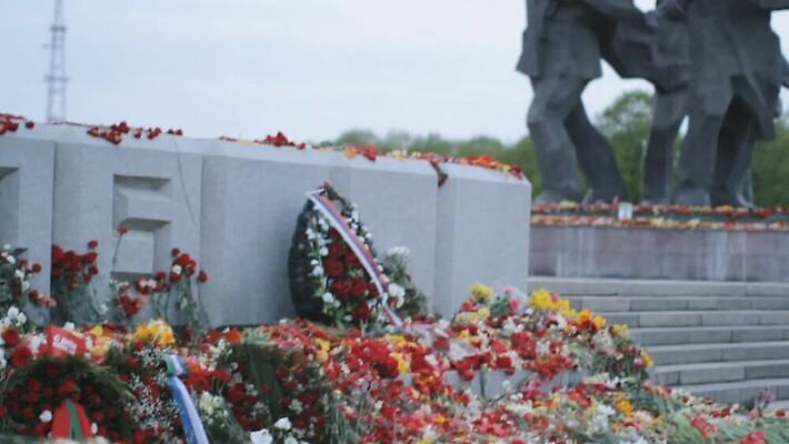 꽃 유럽 무늬 휴가 독일 사람 사람없음 축제 모임 자유 축하 큼 계약 문서 전쟁 결재 베를린 기념물 애국심 천연기념물 공산주의 독립 라트비아 소련 소비에트 전국 추모 필승 MOV 해외동영상 클립영상 식물 나라 컨셉 비즈니스 북유럽 우승 크기 동영상 파일형식