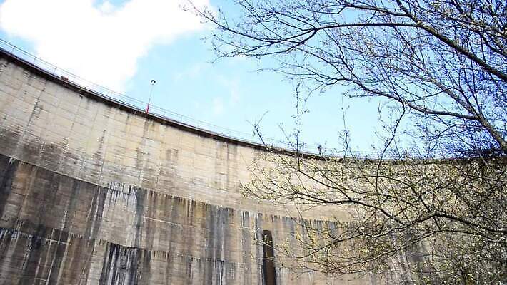 식물 산업 모션 자연 사람없음 물 강 달리기 환경 힘 재활용 폭포 흐름 발전기 에너지 개울 붓기 역 댐 홍수 대문 세대 라트비아 리가 생태학 수력발전 MOV 해외동영상 클립영상 자연요소 공공시설 교육 컨셉 교통시설 북유럽 문 발전소 발전 자연재해 친환경 생태계 동영상 수력에너지 파일형식