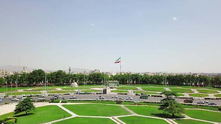 전통 라이프스타일 아시아 문화 도로 여행 건축양식 가이드 휴가 안테나 파노라마 사람없음 야외 도시풍경 여행객 탑 자유 깃발 도시 고속도로 중앙 이슬람교 심볼 정사각형 타운 동쪽 스카이라인 공학 통과 천연기념물 항공촬영 드론 랜드마크 복잡 수도권 이란 4K MOV 해외동영상 클립영상 도형 직업 건축물 교육 건축 나라 종교 길 뷰포인트 컨셉 중동 통신 교통시설 촬영기법 사람 풍경 생활 방향 지역 동영상 파일형식