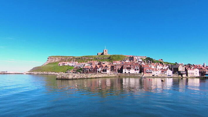 영어 유럽 바다 컬러 자연 하늘 영국 잉글랜드 파노라마 풍경 사람없음 야외 건물 물 여름 파란색 반사 교회 여행객 항구 맑음 큼 방파제 포트 타운 랜드마크 HD MOV 해외동영상 클립영상 자연요소 문자 건축물 계절 공공시설 나라 종교건축 교통시설 날씨 촬영기법 사람 도시 크기 생태계 동영상 파일형식