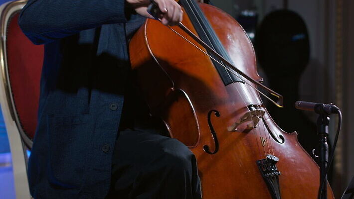 손 산업 음악 버튼 실내 사람없음 디지털 소리 콘서트 음악가 장비 무대 흰색 악단 판넬 엔지니어 믹서 책상 라디오 오디오 방송 위로 섞기 제어 채널 프로듀서 생존 MOV 해외동영상 클립영상 직업 컬러 가구 문화예술 내부 신체부위 전자제품 공연 기술자 동영상 파일형식