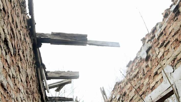 건축양식 유리 사람없음 건물 환경 손상 도시 위험 버리기 폐허 커뮤니티 빈민가 썩음 MOV 해외동영상 클립영상 건축물 건축 컨셉 모션 재질 동영상 파일형식