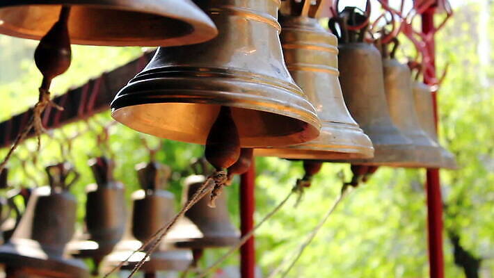 전통 유럽 기독교 종교 문화 건축양식 휴가 사람없음 성당 교회 믿음 탑 금속 천주교 종 기도 사찰 행운 영혼 중세 역사 성자 철 심볼 과거 수도원 놋쇠 수녀원 옛날 전국 철강 타종 MOV 해외동영상 클립영상 건축물 건축 감정 나라 컨셉 종교건축 재질 건물 동영상 파일형식