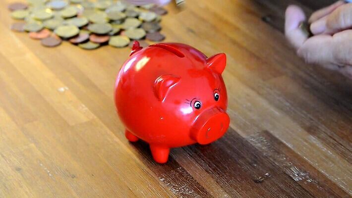 1 손 돈 미래 사람없음 빨간색 금융 경제 동전 소리 저금통 유로 잡기 돼지 계산 변화 오브젝트 투자 삽입 센트 자금 MOV 해외동영상 클립영상 컬러 컨셉 비즈니스 포유류 모션 신체부위 저축 재산 동영상 파일형식