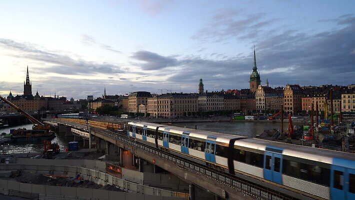 유럽 건축양식 교통시설 거리 스웨덴 사람없음 야외 건물 도시풍경 도시 전철 수도권 스칸디나비아 스톡홀름 4K MOV 해외동영상 클립영상 건축물 건축 나라 육상교통 교통 대중교통 북유럽 풍경 시설 지역 동영상 파일형식