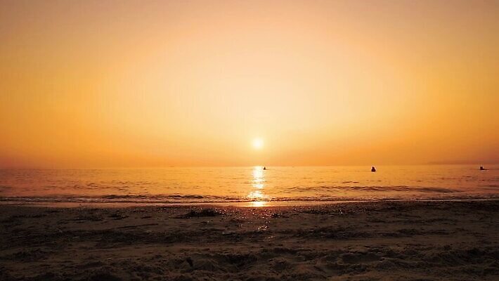 라이프스타일 커플 여자 행복 모래 바다 여행 2 관계 자연 하늘 휴가 함께함 관리 사랑 사람 사람없음 야외 물 여름 달리기 태양 유행 맑음 점프 일몰 산책 낭만 신혼여행 흰색 잡기 휴양지 MP4 해외동영상 슬로모션 클립영상 자연요소 계절 감정 컬러 결혼 컨셉 모션 날씨 휴식 촬영기법 생활 노을 장소 생태계 동영상 파일형식