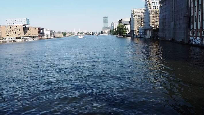 유럽 건축양식 독일 사람없음 건물 물 강 도시풍경 도시 타운 베를린 랜드마크 유럽연합 MOV 해외동영상 클립영상 자연요소 건축물 건축 나라 풍경 동영상 파일형식