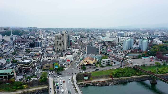 나무 공원 아시아 종교 도로 여행 단풍 건축양식 자동차 주택 안테나 사람없음 건물 물 강 도시풍경 컬러풀 여행객 마을 정원 일본 가을 도시 역사 교토 드론 랜드마크 방법 조감도 4K MOV 해외동영상 클립영상 자연요소 식물 건축물 계절 공공시설 건축 나라 길 육상교통 컬러 잎 통신 교통시설 사람 풍경 동영상 파일형식