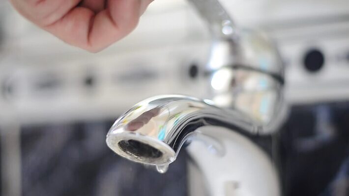 디자인 가구 백그라운드 주택 사람없음 내부 장식 물 파란색 빛 달리기 금속 주방 스파 목욕 장비 젖음 흐름 추위 욕실 가을 흰색 신선 오픈 뜨거움 액체 개울 고리 고급 떨어짐 빨래 은색 수증기 믹서 타일 순수 묘사 싱크대 수도꼭지 화장실 파이프 옛날 위생관리 철강 스플래쉬 스타일 MOV 해외동영상 클립영상 자연요소 계절 컬러 생활용품 컨셉 가사 모션 재질 관리 건물 강 청결 개수대 동영상 파일형식