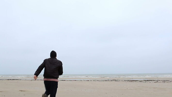 1 모래 바다 겨울 한명 성인 사람없음 야외 달리기 고독 라트비아 MOV 해외동영상 클립영상 계절 감정 모션 북유럽 사람 동영상 파일형식