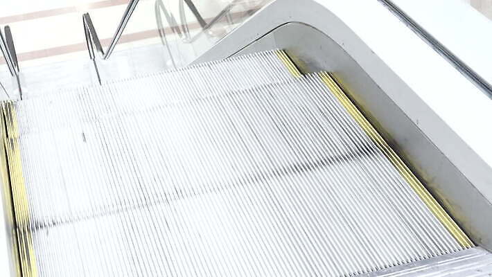 백그라운드 이동 컨셉 비즈니스 건축양식 성공 사람없음 건물 빛 쇼핑 달리기 계단 금속 운전 도시 업무 고리 닫기 전철 역 공항 연결 쇼핑몰 속도 오르기 마디 단계 방법 자동 지원 공급 반복 4K MOV 해외동영상 클립영상 건축물 건축 육상교통 교통시설 모션 재질 대중교통 작업 동영상 파일형식