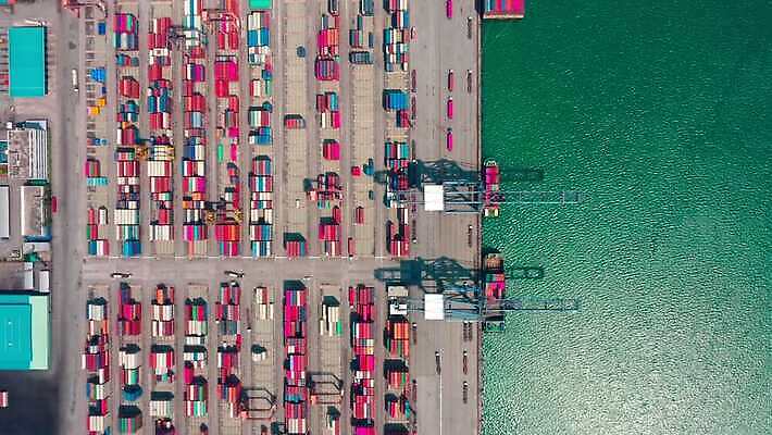 공공시설 산업 바다 비즈니스 교통시설 안테나 사람없음 물 글로벌 항구 화물 네트워크 보트 정상 야간 컨테이너 기중기 무역 함선 상업 바쁨 짐차 포트 트레일러 홍콩 물류 싱가폴 깊이 두바이 로딩 수입 조감도 세관 4K MOV 해외동영상 클립영상 자연요소 아시아 교통 배_교통 통신 자동차 중국 운송업 중장비 시설 동영상 아랍에미리트 파일형식 관세청