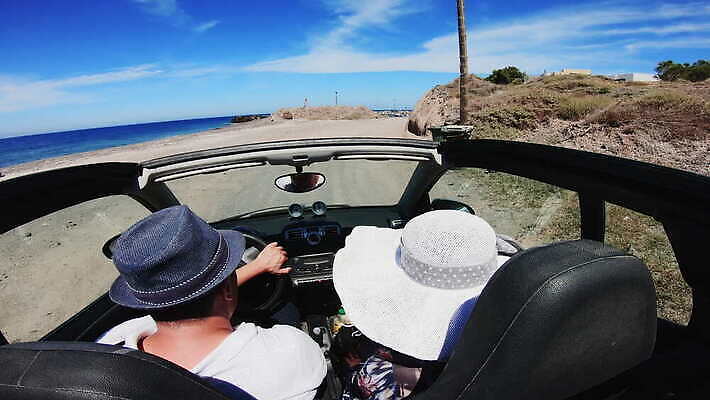 백인 모자 라이프스타일 커플 여자 행복 도로 섬 여행 가족 교통시설 자동차 휴가 함께함 사람 사람없음 여름 파티 기쁨 운전 낭만 자유 신혼여행 오픈 운전사 고급 그리스 오픈카 하와이 산토리니 4K MOV 해외동영상 클립영상 서양인 직업 잡화 계절 감정 유럽 길 육상교통 결혼 교통 컨셉 관계 모션 승용차 이벤트 생활 미국 시설 동영상 파일형식