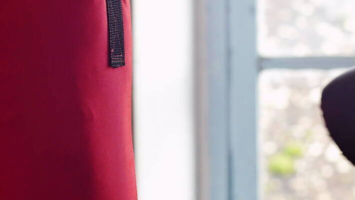 직업 손 남자 스포츠 장갑 백그라운드 컨셉 비즈니스 사업가 성공 넥타이 건강 한명 사람 빨간색 상자 검은색 힘 경쟁 주먹 권투 장비 흰색 반지 업무 펀치 비즈니스맨 우아함 보호 충돌 경영자 싸움 경영 노크 때리기 콘크리트 4K MOV 해외동영상 클립영상 1 잡화 컬러 장신구 모션 신체부위 격투기 작업 직장인 리더 동영상 파일형식