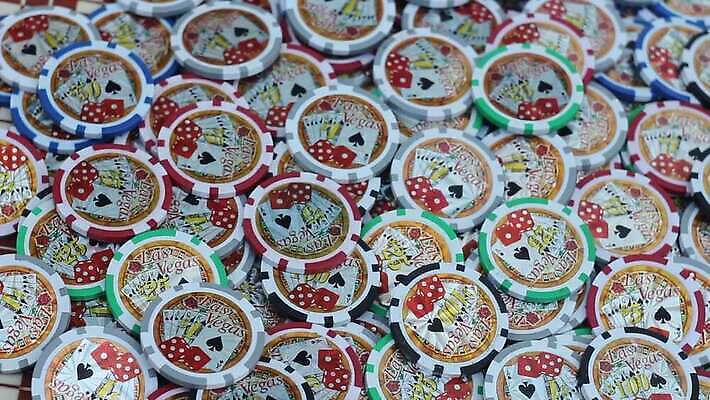 돈 손가락 놀이 사람 사람없음 우주 기계 게임 우승 최고 쌍 신용카드 행운 도박 위험 큼 카지노 주사위 기회 회전 네온 포커 룰렛 중독 빈털터리 곤봉 라스베가스 승자 MOV 해외동영상 클립영상 손 스포츠용품 컨셉 금융 트럼프 재산 크기 동영상 파일형식