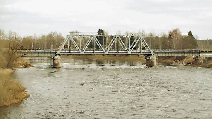나무 자동차 사람없음 강 기찻길 기차 개울 엔진 라트비아 MOV 해외동영상 클립영상 식물 육상교통 대중교통 북유럽 동영상 파일형식