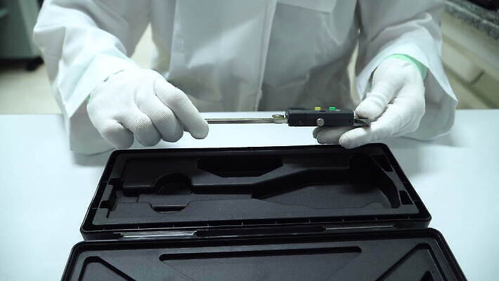 산업 과학 자 실험 사람없음 전자제품 디지털 기계 장비 과학기술 기구 공구 업무 엔지니어 실험실 미끄럼틀 과학자 분석 측정 오브젝트 눈금 규칙 정비공 공학 계량기 혁명 게이지 인치 제어 철강 캘리퍼스 정확 4K MOV 해외동영상 클립영상 직업 교육 컨셉 문구용품 기술 도구 작업 기술자 놀이기구 동영상 학자 파일형식