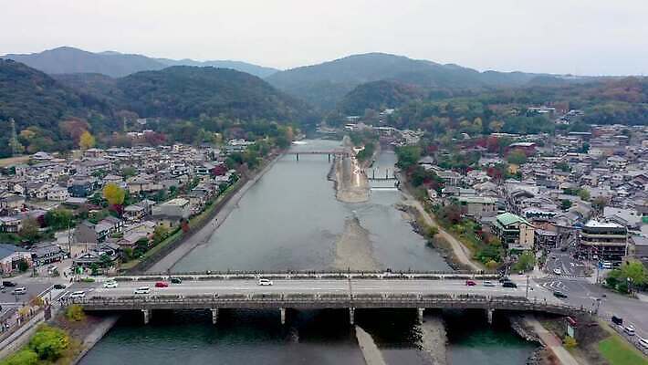 나무 공원 아시아 문화 호수 여행 단풍 건축양식 안테나 사람없음 건물 물 강 컬러풀 세계 여행객 탑 정원 일본 도시 사찰 보트 역사 재산 교토 드론 랜드마크 조감도 4K MOV 해외동영상 클립영상 자연요소 식물 건축물 공공시설 건축 나라 컬러 잎 배_교통 통신 종교건축 사람 금융 동영상 파일형식