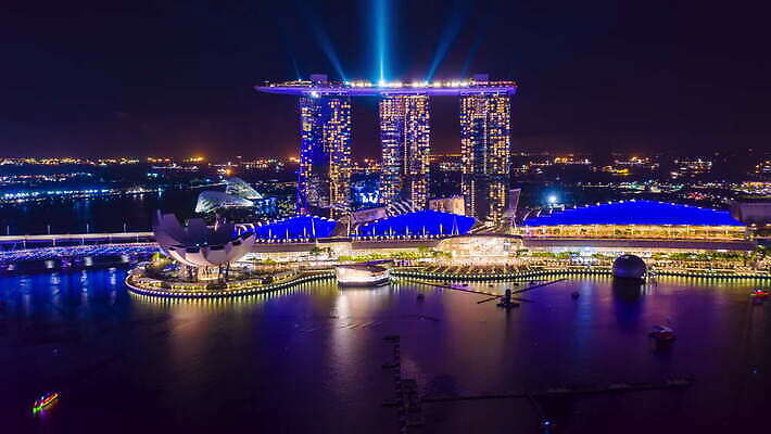 아시아 호텔 사람없음 건물 빛 도시풍경 고층빌딩 도심 야간 싱가폴 랜드마크 4K 타임랩스 MOV 해외동영상 클립영상 자연요소 건축물 나라 숙소 촬영기법 풍경 빌딩 도시 동영상 파일형식