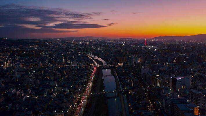 아시아 도로 자동차 하늘 아침 사람없음 강 도시풍경 일출 일몰 야간 4K 타임랩스 MOV 해외동영상 클립영상 주간 자연요소 나라 길 육상교통 교통시설 촬영기법 풍경 노을 도시 동영상 파일형식