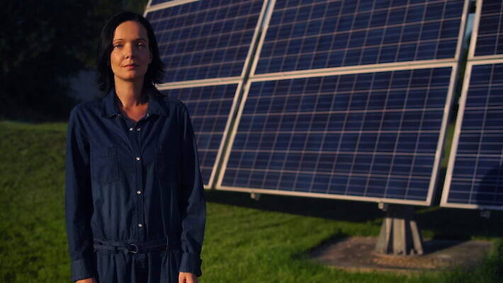 백인 과학 밭 자연 미래 노동자 갈색머리 세포 한명 사람 야외 여름 햇빛 태양 힘 봄 발전기 에너지 광선 시골 판넬 연구원 담요 배열 과학자 에코 하이테크 태양에너지 시스템 시민 베터리 생태학 설치 용량 4K MOV 해외동영상 클립영상 자연요소 서양인 직업 1 헤어스타일 계절 교육 컨셉 농업 기술 환경 발전소 그린에너지 생태계 동영상 국민 학자 파일형식